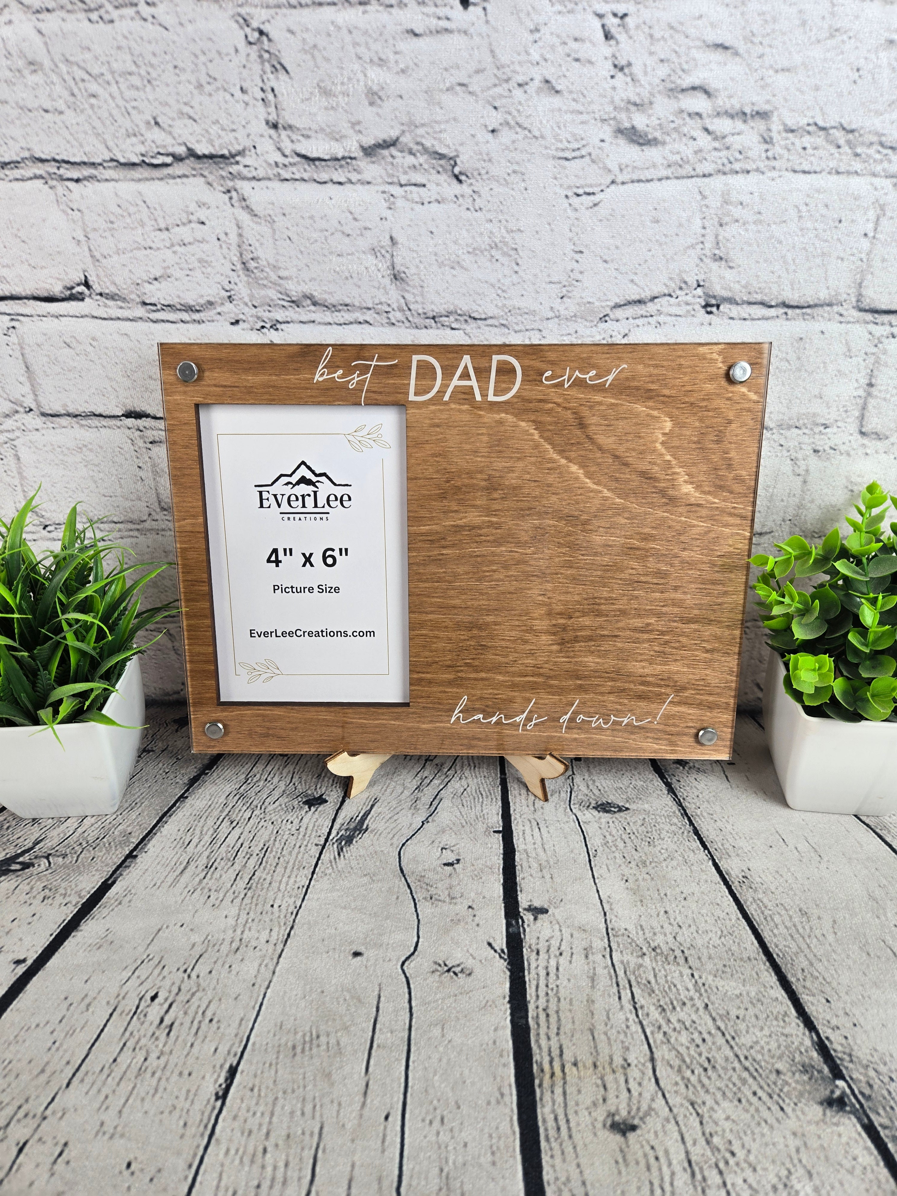 DIY “Hands Down Best Dad Ever” Handprint Frame