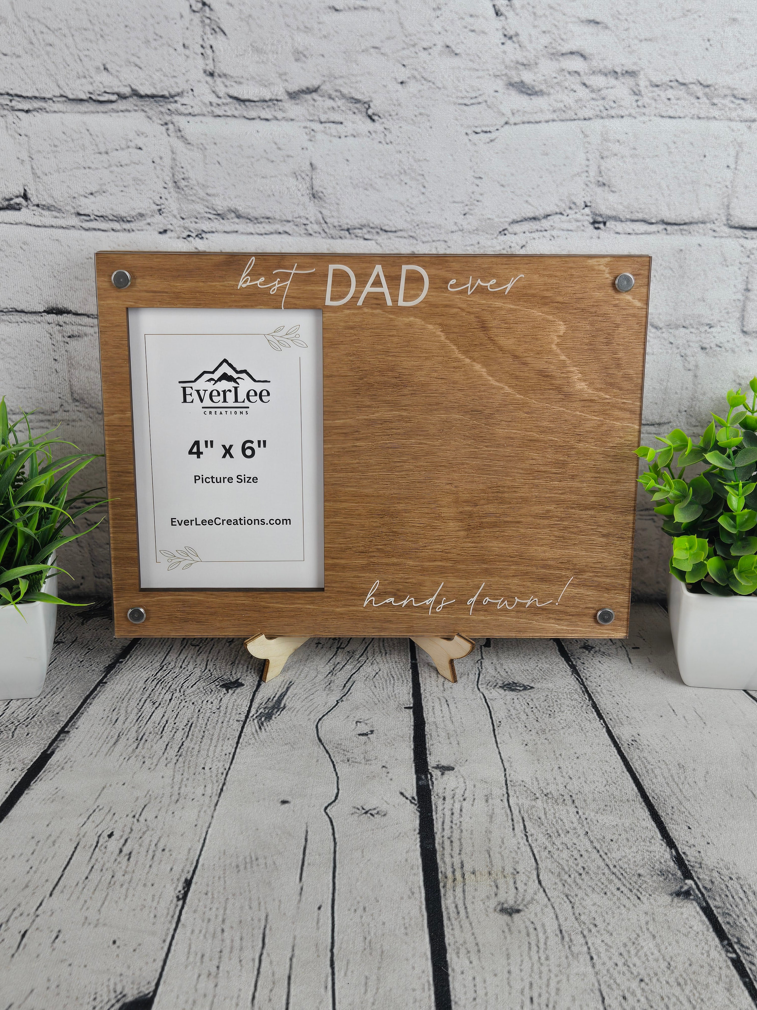 DIY “Hands Down Best Dad Ever” Handprint Frame