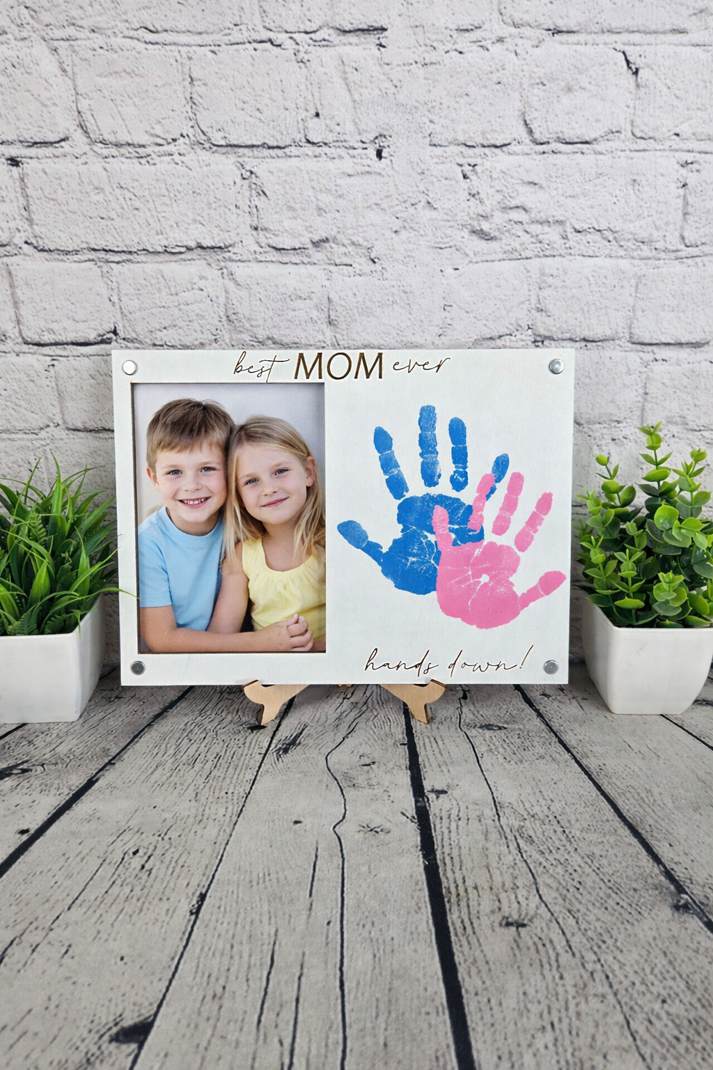 DIY “Hands Down Best Grandma Ever” Handprint Frame