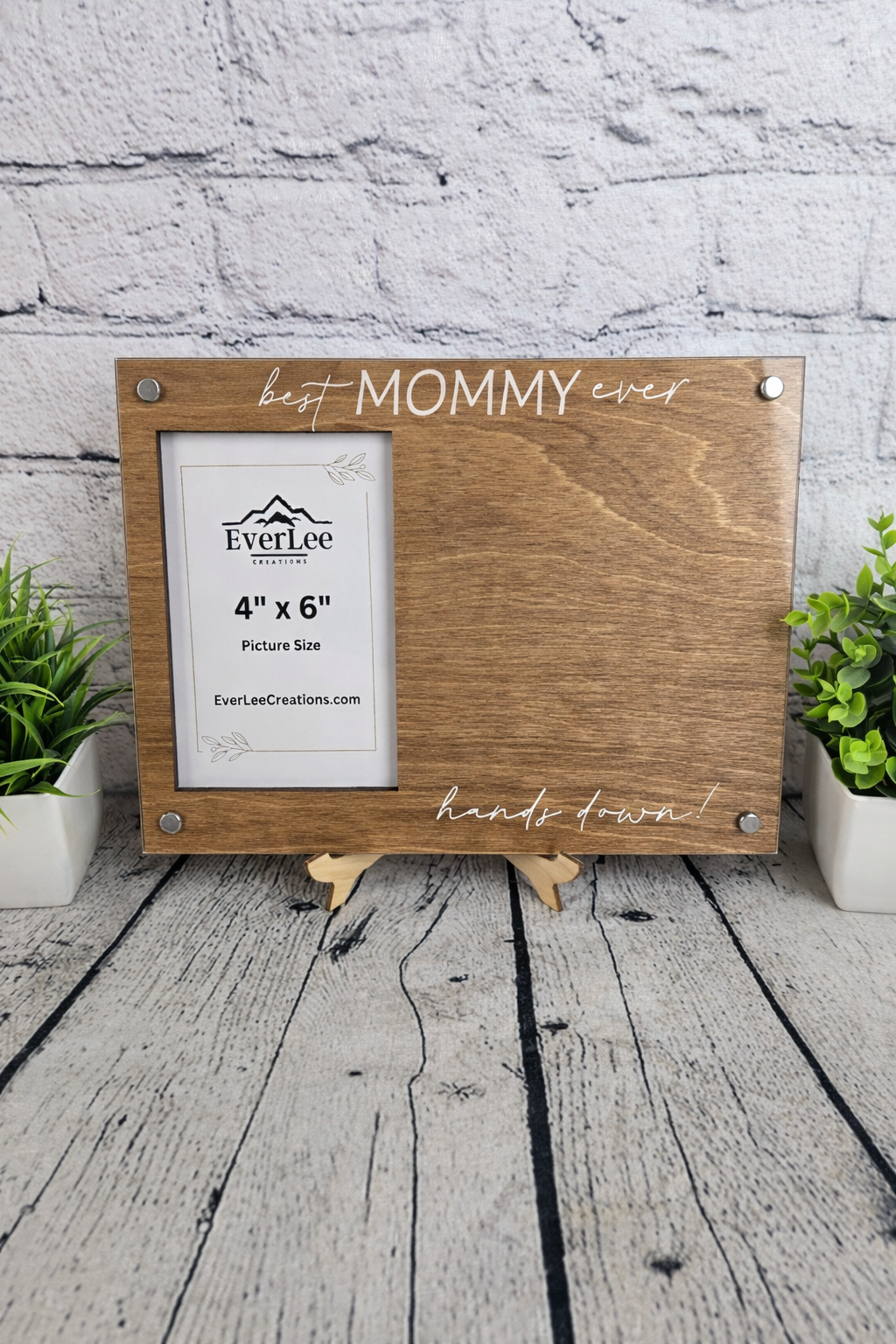 DIY “Hands Down Best Grandma Ever” Handprint Frame