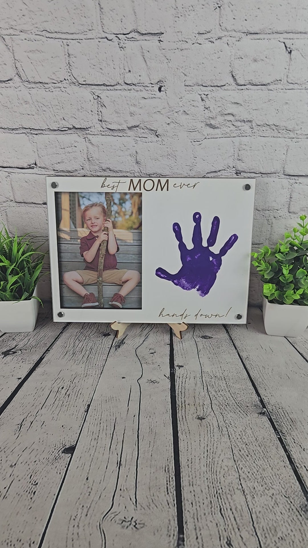 DIY “Hands Down Best Mom Ever” Handprint Frame